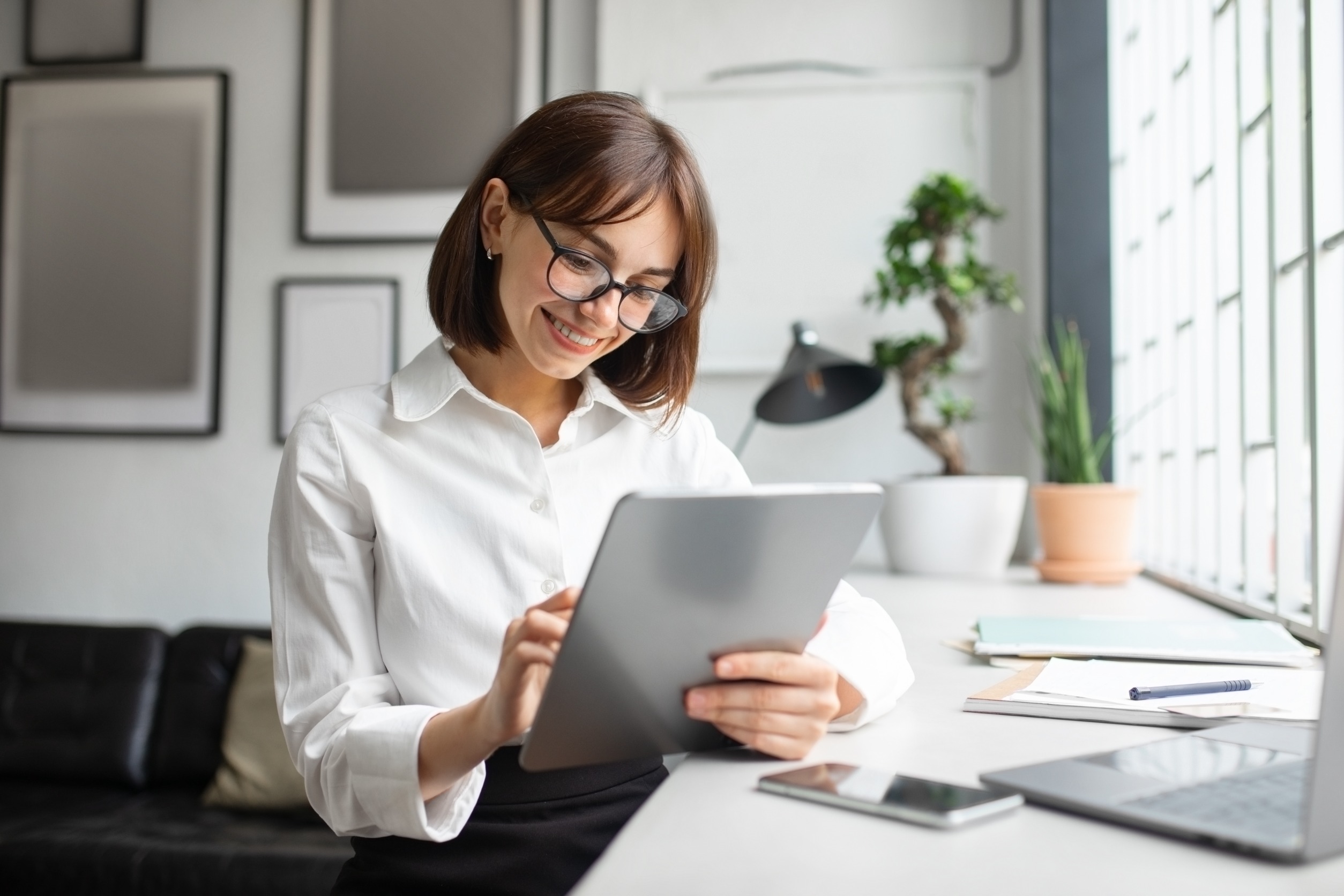 Frau mit Tablet Frau mit Tablet